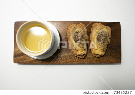 Taiyaki, a Korean winter snack with green tea Taiyaki, a Korean winter snack with green tea 73485227