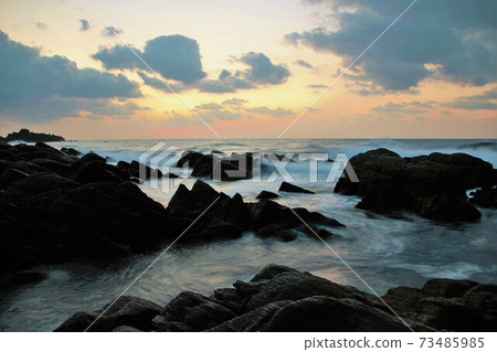 Sunset in the Japan Sea 73485985