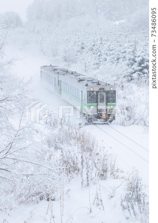 北海道美瑛町富良野冬季線12月 北海道美瑛町富良野冬季線12月 73486095