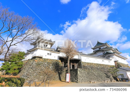 [Wakayama Prefecture] The castle tower of Wakayama Castle under fine weather 73486096