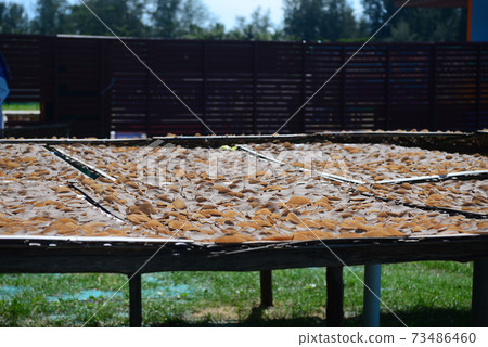 Keropok ikan is Fish crackers are deep fried crackers made from fish and spices that serve as flavouring Keropok ikan is Fish crackers are deep fried crackers made from fish and spices that serve as flavouring 73486460