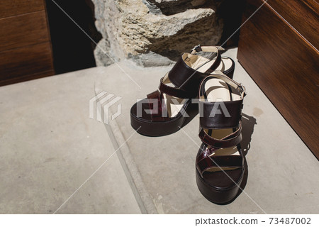 Women fashionable high heeled shoes - brown leather sandals 73487002