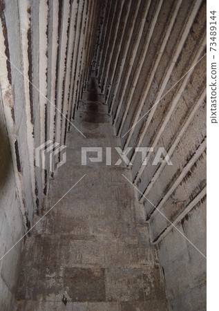 紅色金字塔 73489144