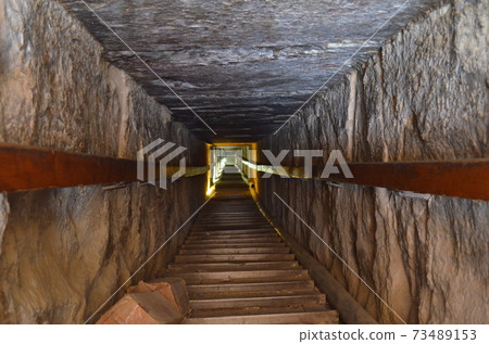 Red pyramid 73489153
