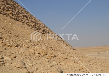 Red pyramid 73489162