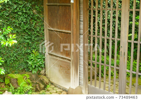 Japanese style gate 73489463