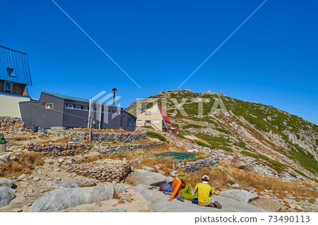 View the direction of Nakadake from the vicinity of the mountain lodge (Hoken Sanso) in autumn Komagatake in Nagano Prefecture View the direction of Nakadake from the vicinity of the mountain lodge (Hoken Sanso) in autumn Komagatake in Nagano Prefecture 73490113