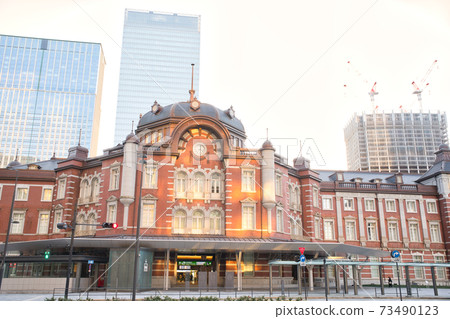 [Tokyo] January / early morning Tokyo Station 73490123