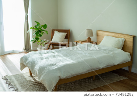 The bedroom The bedroom 73491292