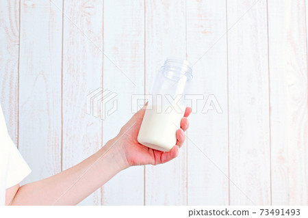 女手與不倒翁含蛋白質 73491493