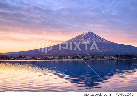 Red Fuji and Lake Kawaguchi in the early morning (upside down Fuji) 73492246