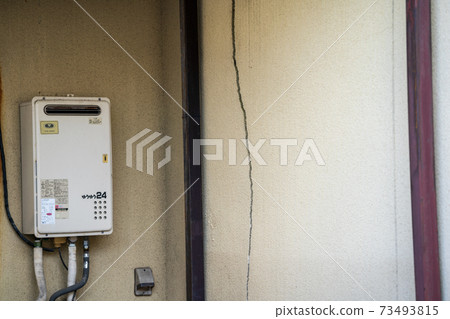Cracks on the wall, exterior wall painting for reform Cracks on the wall, exterior wall painting for reform 73493815