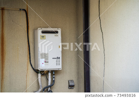 Cracks on the wall, exterior wall painting for reform Cracks on the wall, exterior wall painting for reform 73493816