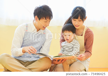 大聲讀圖畫書的托兒所託兒所幼兒園照片合作,大塚良園 大聲讀圖畫書的托兒所託兒所幼兒園照片合作,大塚良園 73496425