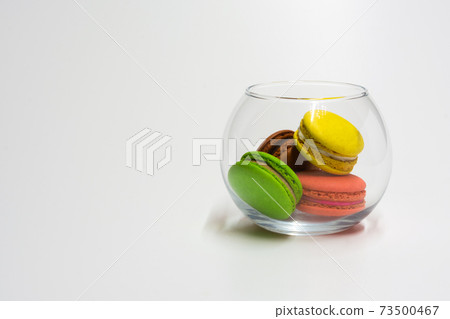 Multicolored macaroons in a glass kitchen jar 73500467