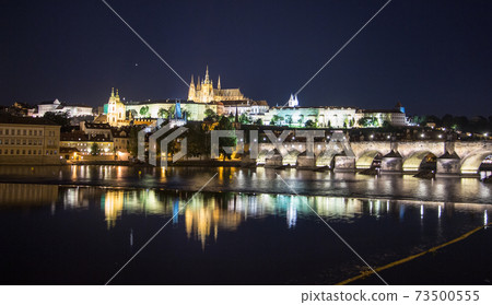 Pargue charles bridge and prague castle by night reflections river Pargue charles bridge and prague castle by night reflections river 73500555
