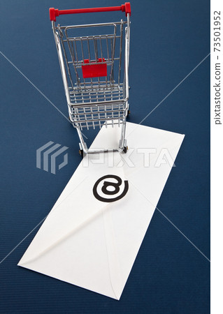 E-Mail and Shopping Cart E-Mail and Shopping Cart 73501952