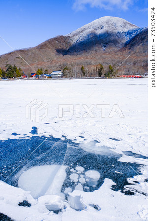 Ice Bubble and Akagi Shrine (vertical) 73503424