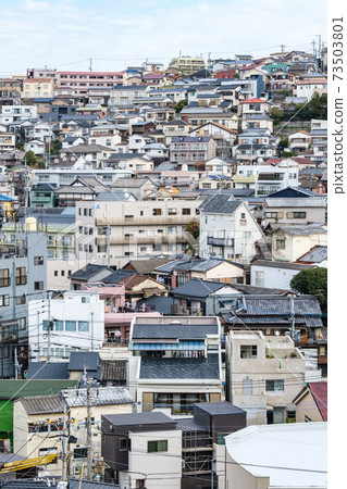 長崎的斜坡町的風景 73503801