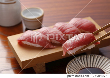 Sushi tuna tuna Sushi tuna tuna 73504076