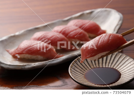 Sushi tuna tuna Sushi tuna tuna 73504079