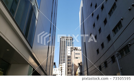 在城市建築中切出的天空 73505595