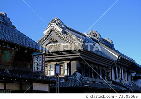 Koedo Kawagoe Kura-zukuri townscape with huge onigawara lined up 73505669