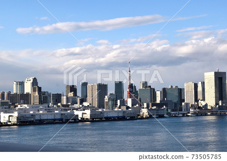 芝浦碼頭和東京鐵塔城市景觀 73505785