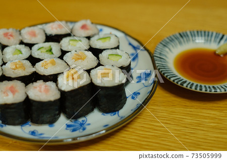 海藻捲和醬油 海藻捲和醬油 73505999