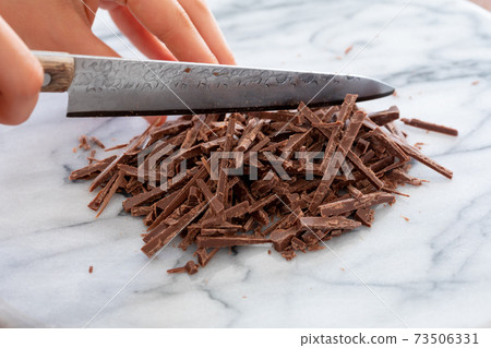 Making sweets at home, chopped chocolate bar 73506331