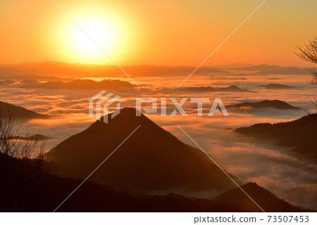 Sea of clouds in the Fukuchiyama basin from Mt. Oe Sea of clouds in the Fukuchiyama basin from Mt. Oe 73507453
