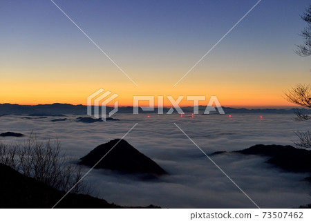 Sea of clouds in the Fukuchiyama basin from Mt. Oe Sea of clouds in the Fukuchiyama basin from Mt. Oe 73507462