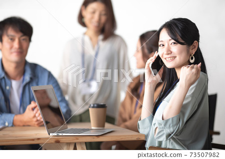 Business woman using a smartphone in the office 73507982