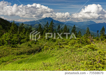 아이즈 코마 능선 中門岳 부근에서 볼 燧ヶ岳과 지탕 스톡사진