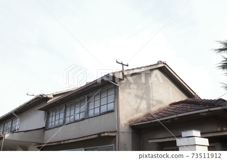 Old and beautiful Japanese building 73511912