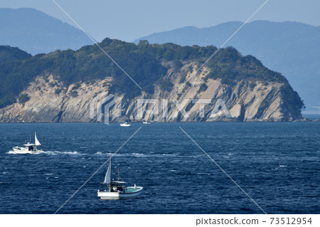 View of Torajima (Tomogashima) and Nakano Seto from the Jogasaki coast View of Torajima (Tomogashima) and Nakano Seto from the Jogasaki coast 73512954
