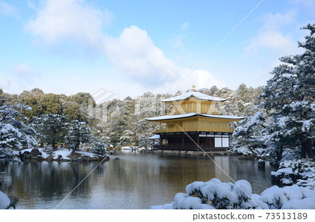 京都冬日風光,雪妝,閃耀的金閣寺 京都冬日風光,雪妝,閃耀的金閣寺 73513189