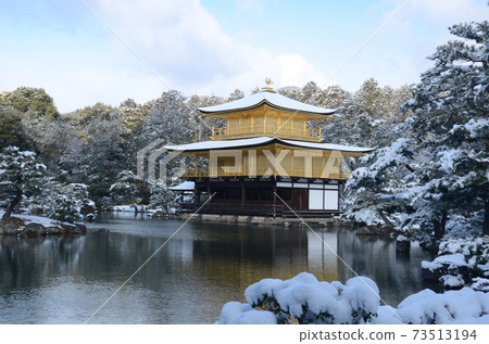 京都金閣寺的冬景 京都金閣寺的冬景 73513194