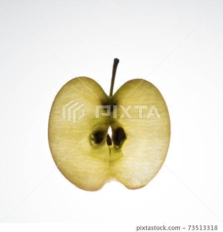 Apple slice 73513318