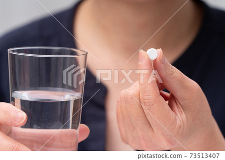 Women taking OTC, OTC-like drugs, overdose 73513407