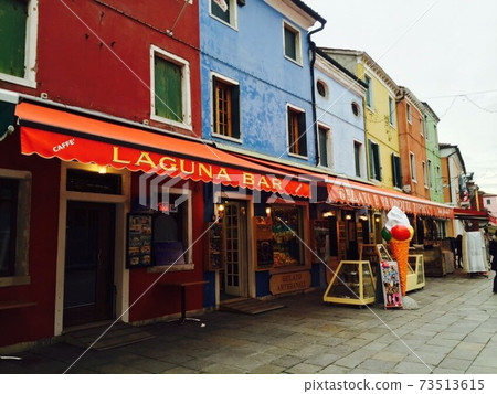Venetian streets 73513615