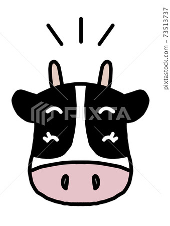 面對前面的可愛的荷斯坦奶牛（賞心悅目，微笑，白色背景） 73513737
