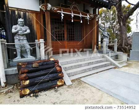 在龍尾湖前被戈馬解僱的追悼會的八木之樹 在龍尾湖前被戈馬解僱的追悼會的八木之樹 73514952