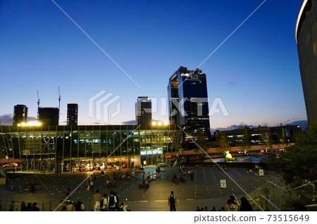 大阪梅田建築物的夜景 大阪梅田建築物的夜景 73515649