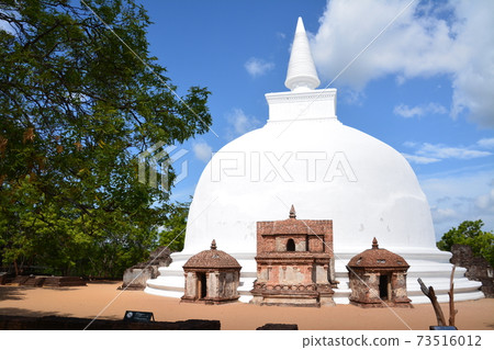 Polonnaruwa-Kiri Vehera Polonnaruwa-Kiri Vehera 73516012