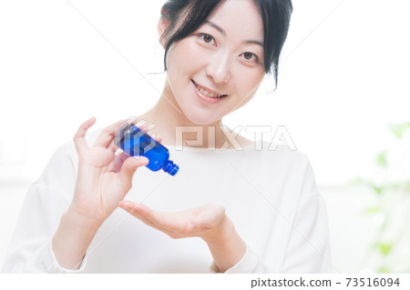 Beauty image of middle-aged women 73516094