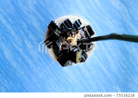 milk and jelly, jelly milk tea with sugar topping 73516216