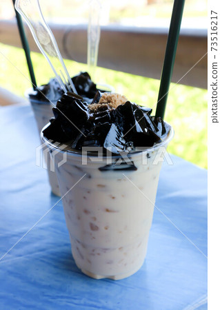 milk and jelly, jelly milk tea with sugar topping 73516217