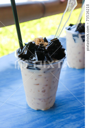 milk and jelly, jelly milk tea with sugar topping 73516218