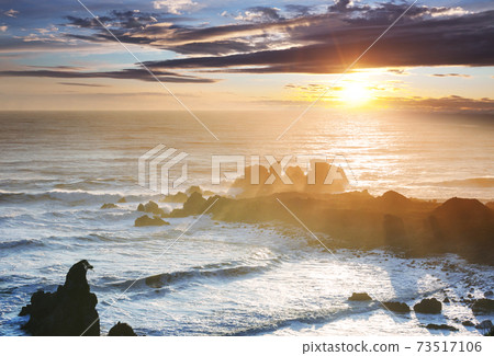 Sea sunset 73517106